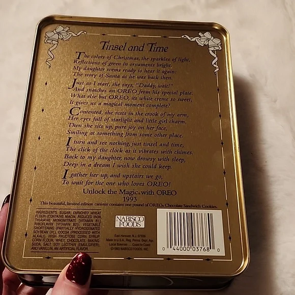 OREO UNLOCK THE MAGIC TIN CHRISTMAS CAN. 1993 - Picture 2 of 7